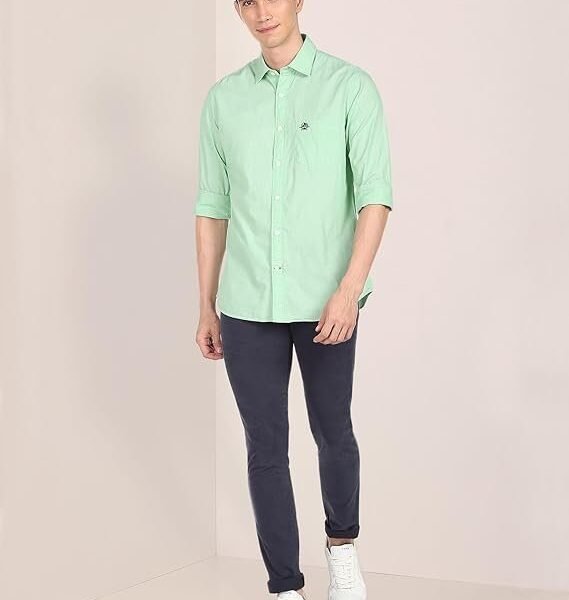 Men's Solid Spread Collar Cotton Tailored Fit Shirt